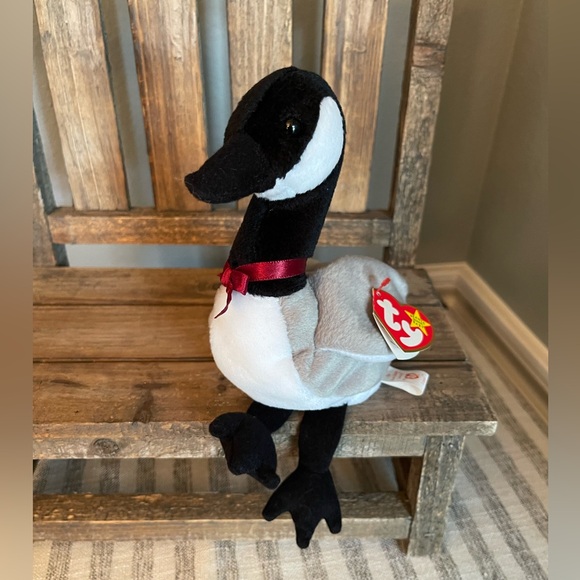 Ty Beanie Baby - Lossy - Goose - Stuffed Animal - Picture 1 of 3